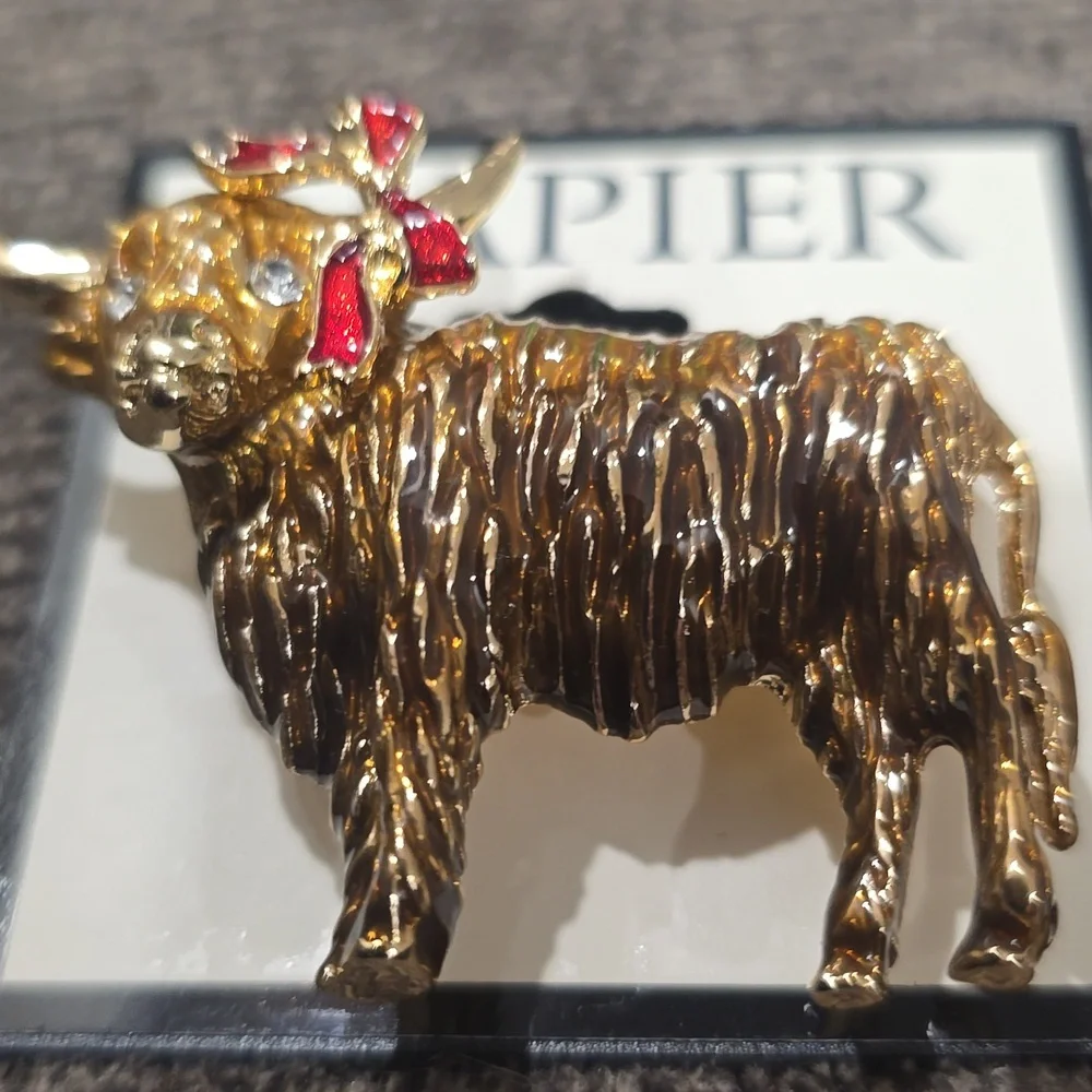 NAPIER WOMEN'S FASHION JEWELRY PIN BEAUTIFUL COW WITH GOLDTONE & RED RIBBON